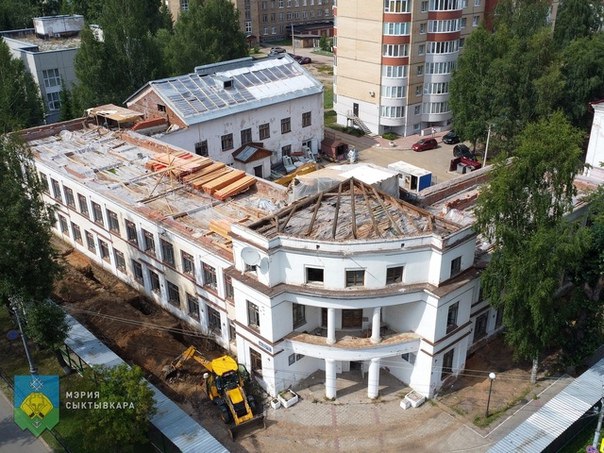 В Сыктывкаре продолжается реконструкция исторического здания гимназии имени Пушкина.