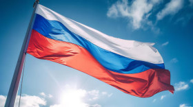 Торжественная церемония поднятия государственных флагов.